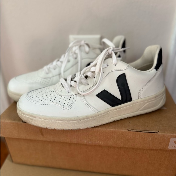 Veja V10 Off-White & Black Casual Sneakers - Picture 2 of 5